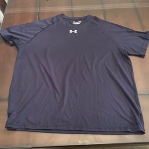 Men’s navy blue under armor shirt